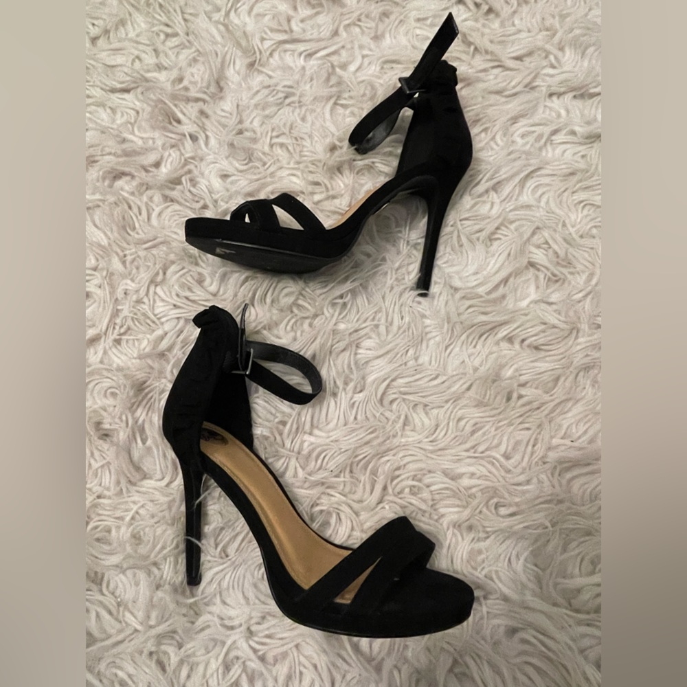 Buffalo Black Suede Heels